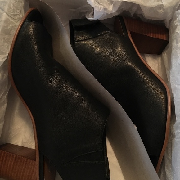 Steve Madden Black soft Leather peep toe heels - Picture 5 of 5