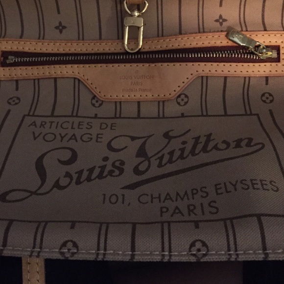 Authentic Louis Vuitton purse.     SOLD - Picture 2 of 4