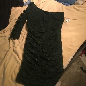 Green sparkly dress 💚