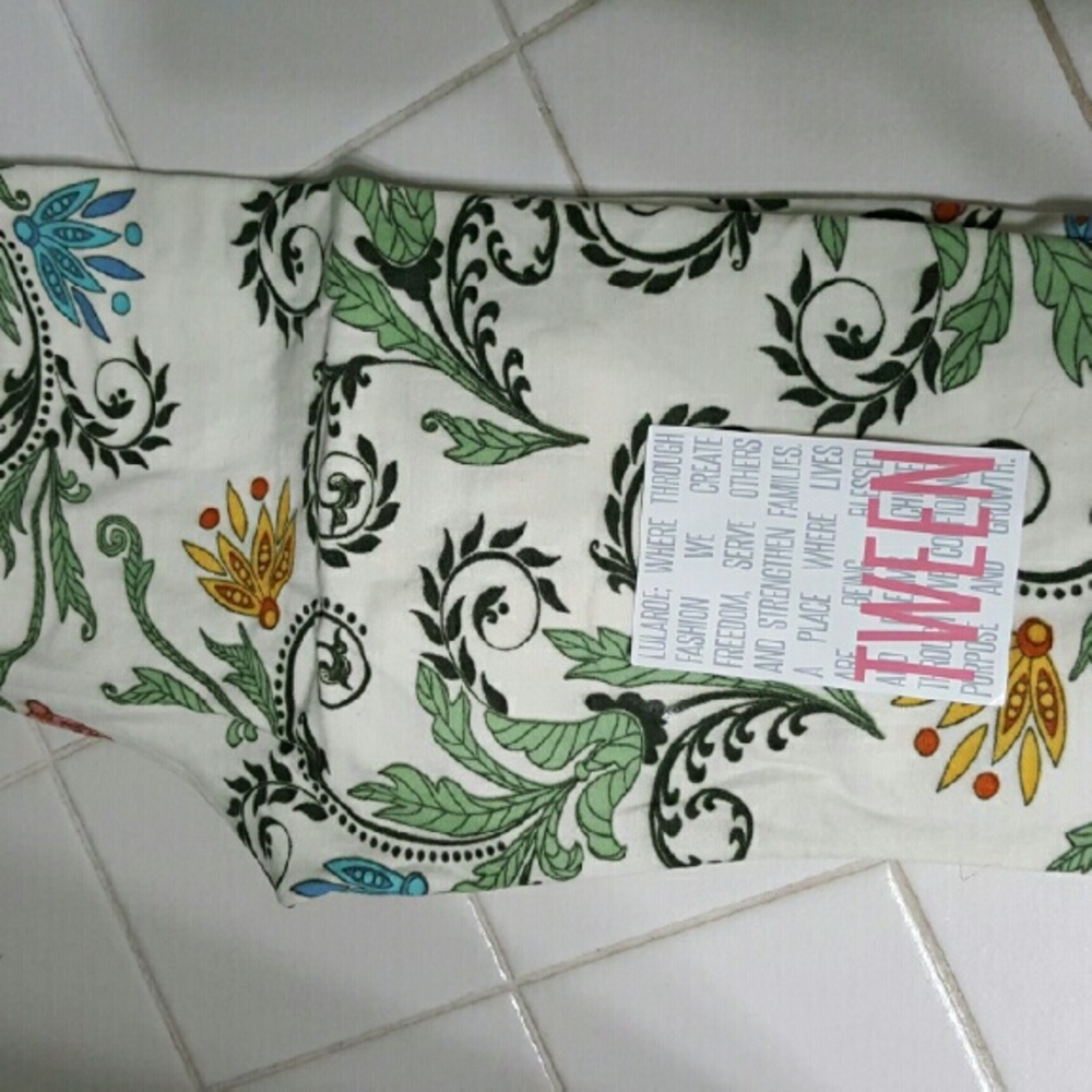 Lularoe tween scrolls