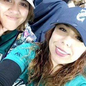 Meet your Posher, Yoli