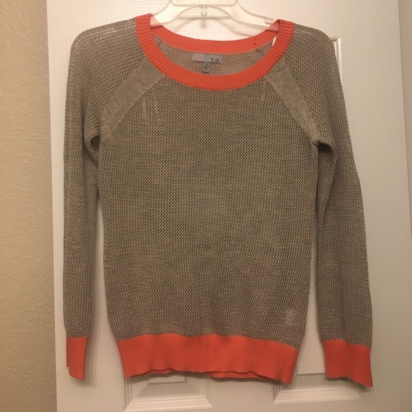 Stylish casual sweater top! - Picture 3 of 3