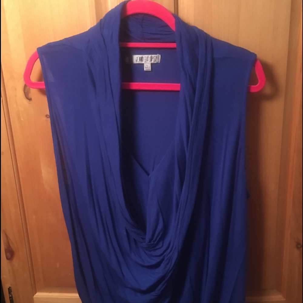 Sleeveless shirt