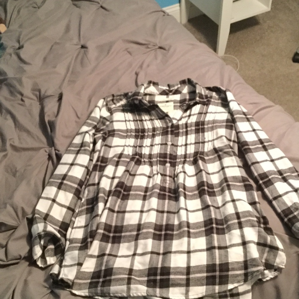 American eagle outfitters black and white blouse