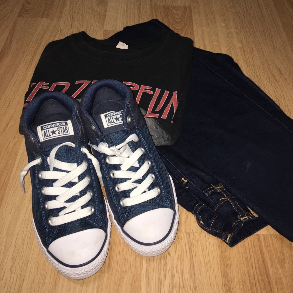 Worn-Once Blue Sneaker Converse