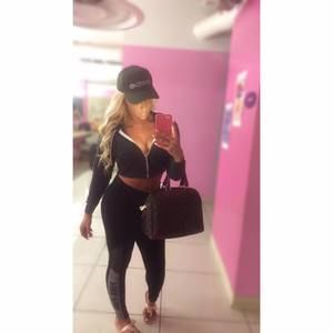 Meet your Posher, Briana