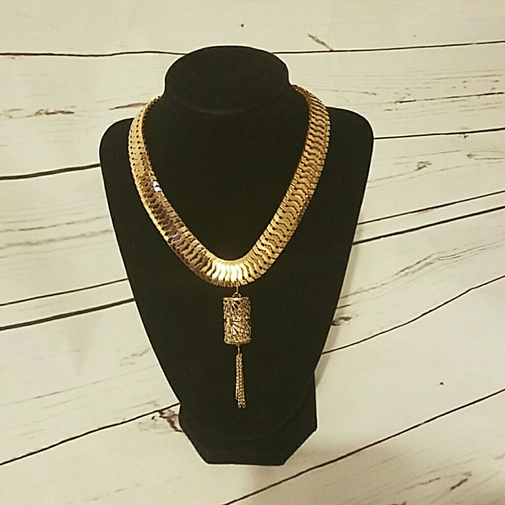 Gold choker Nexklace