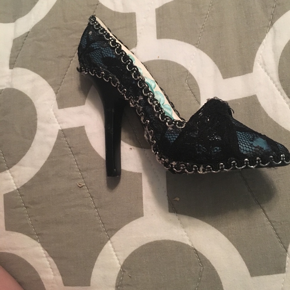 Lace High heel ring holder