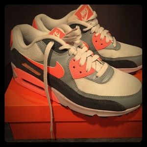 Nike Air Max 90 Essential Running Size 8.5