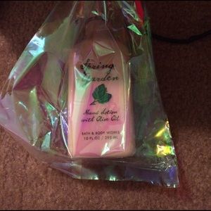 Bath and body works spring gardens lotion
