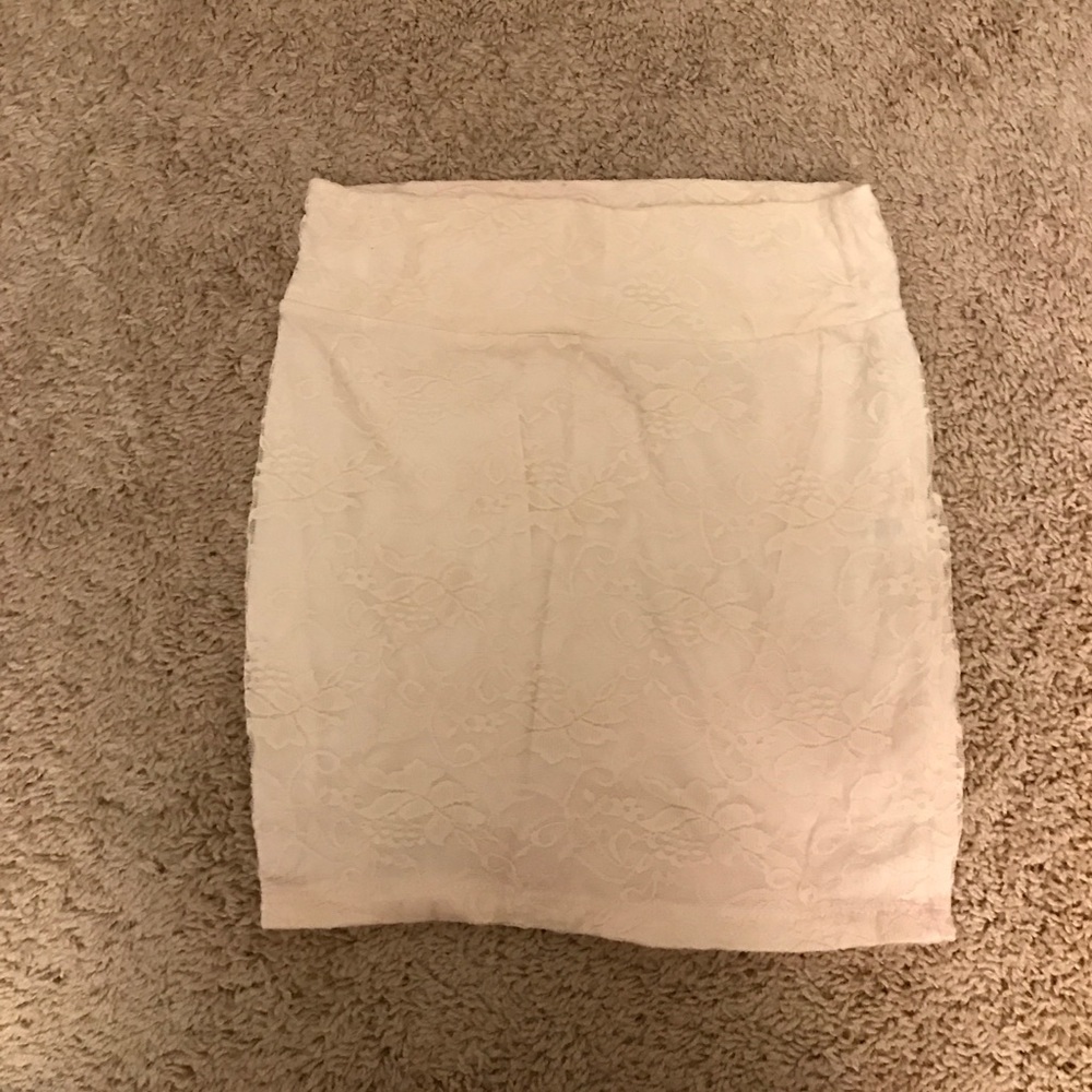 Mini Lace skirt