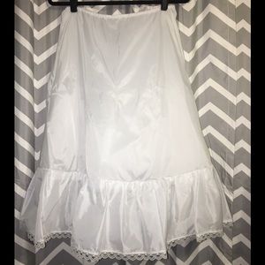 Girls long crinoline - size 8