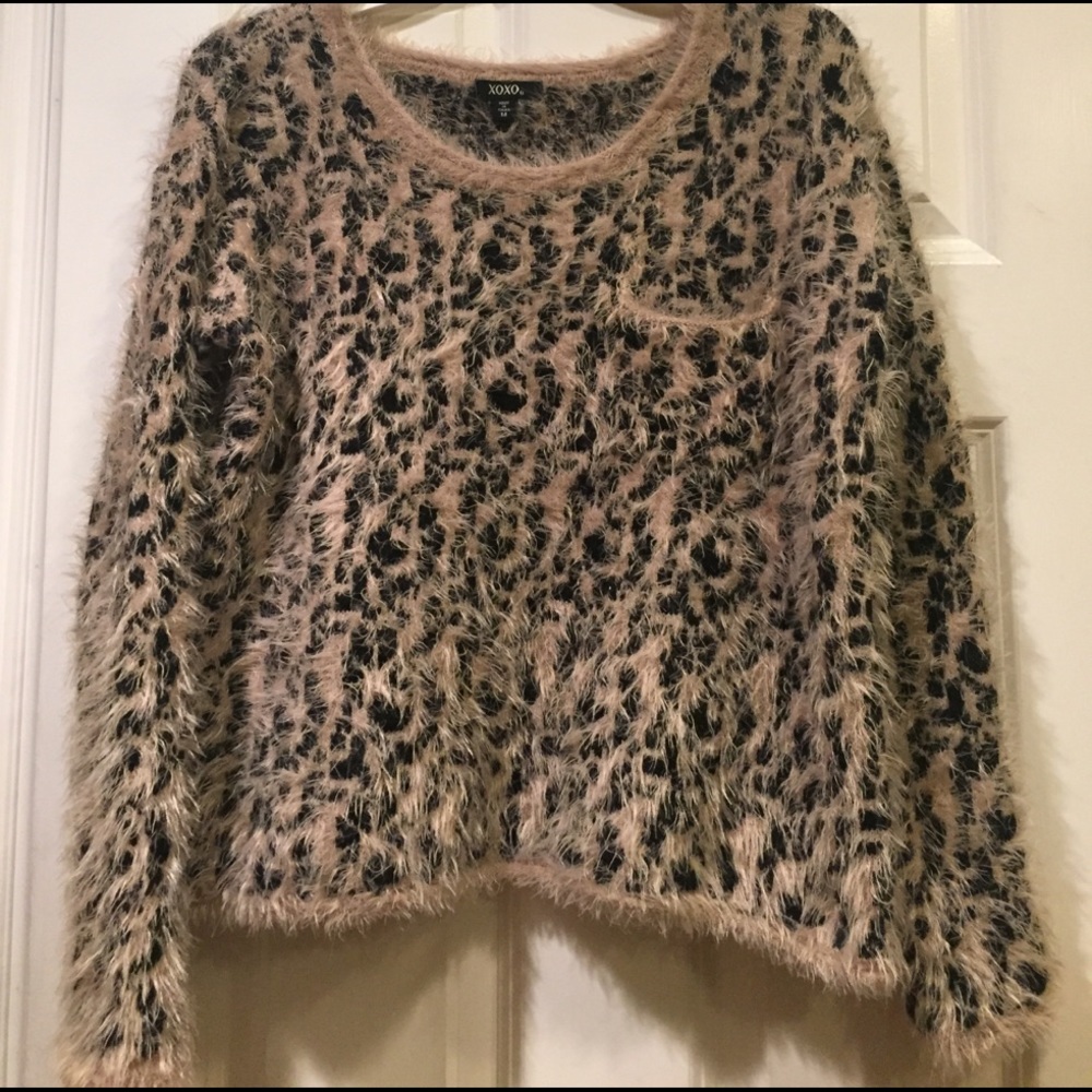 🐯 So super soft and comfy XOXO sweater