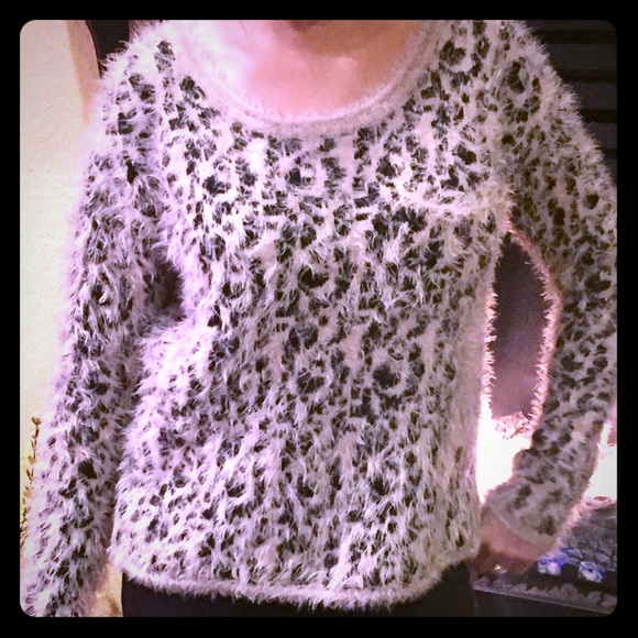 🐯 So super soft and comfy XOXO sweater - Picture 2 of 4