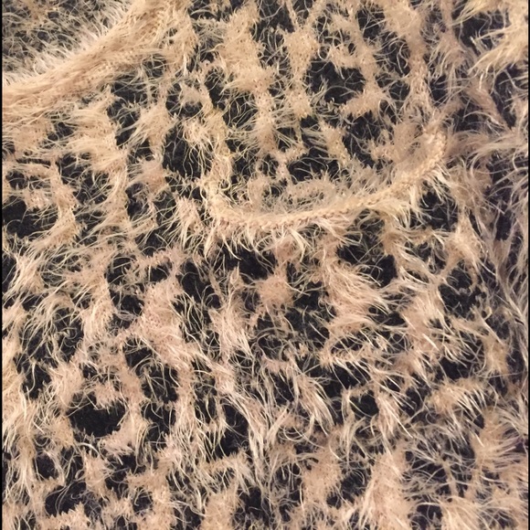 🐯 So super soft and comfy XOXO sweater - Picture 4 of 4