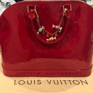 Authentic Louis Vuitton Monogram Vernis &LV Chain