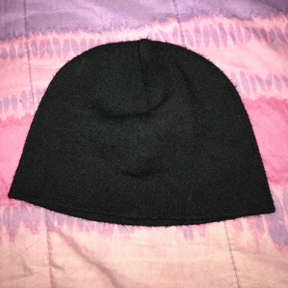 Small black push beanie