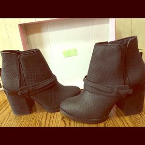 Black Snakeskin Pattern Booties