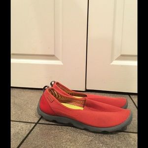 Woman's Duet Busy Day Skimmer