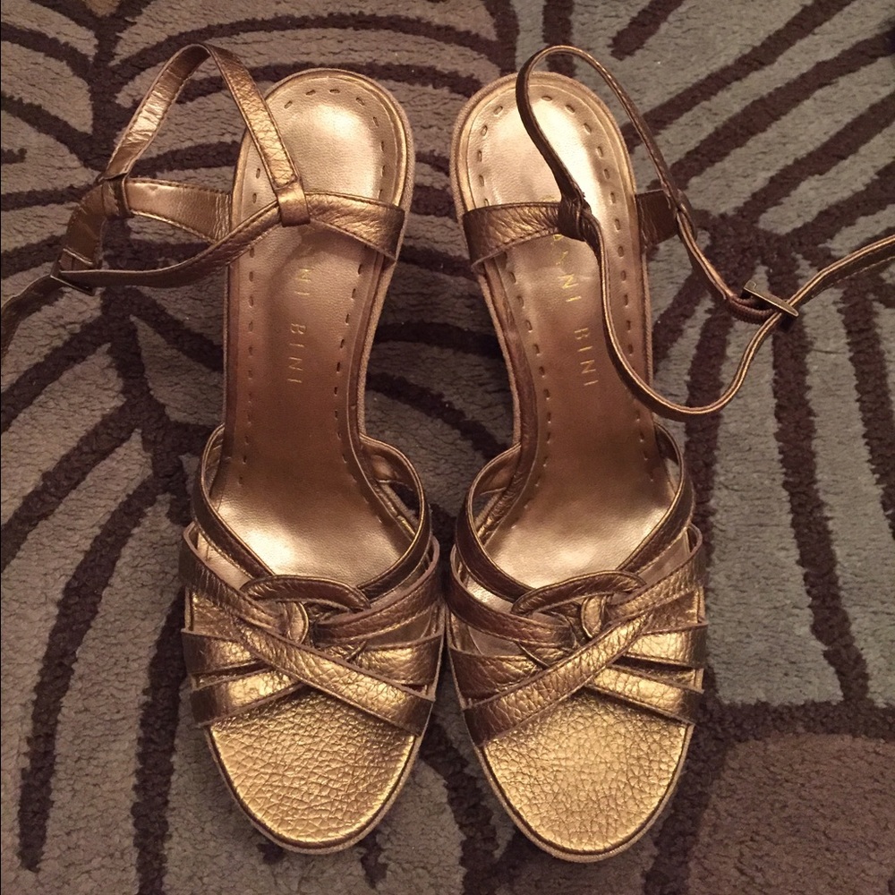 Beautiful goldish bronze wedges