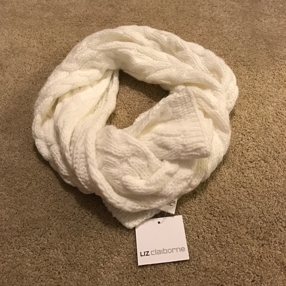 FINAL SALE. White cream scarf. New with tags. - Picture 1 of 3