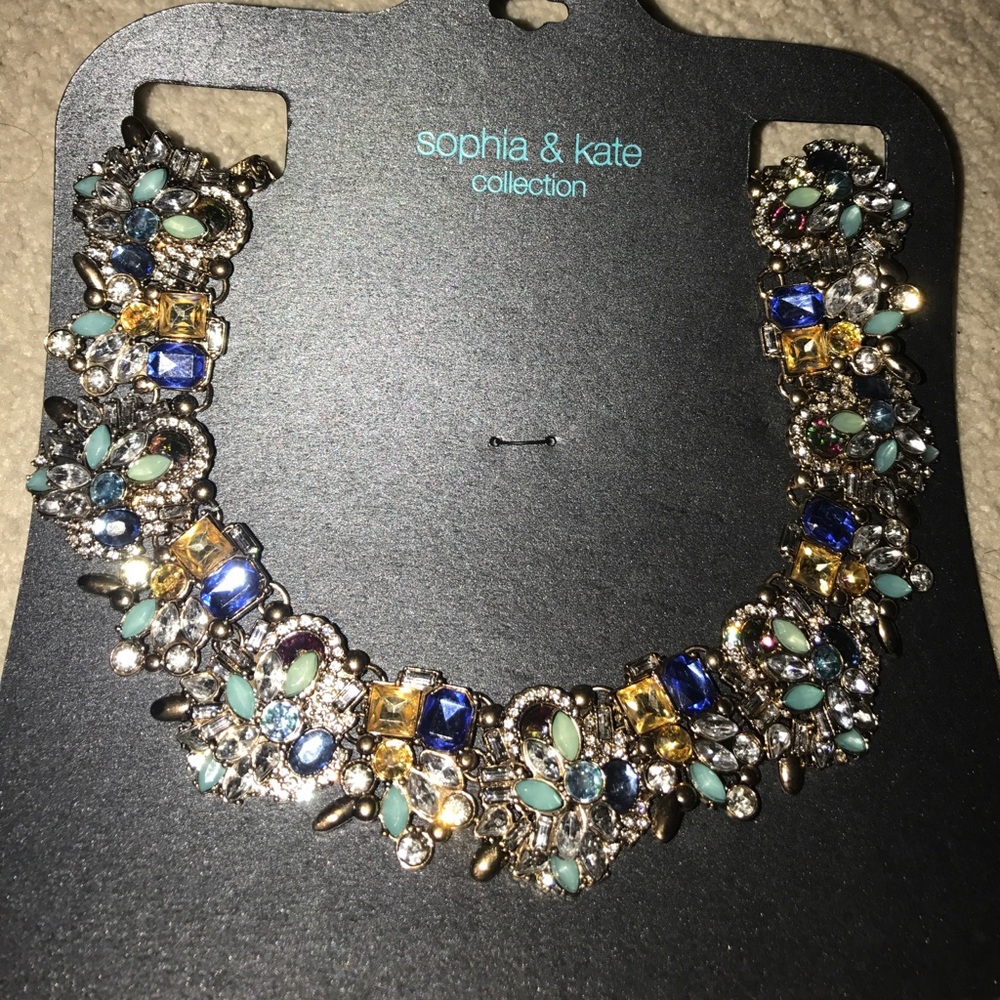 Beautiful Sophia & Kate collection necklace.