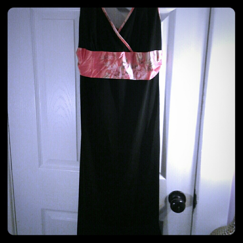 LRG WINDSOR BLACK /CORAL DRESS $ 20