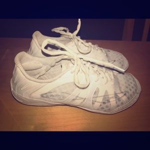 Nfinity Vengeance Cheerleading Shoe 5.5 size
