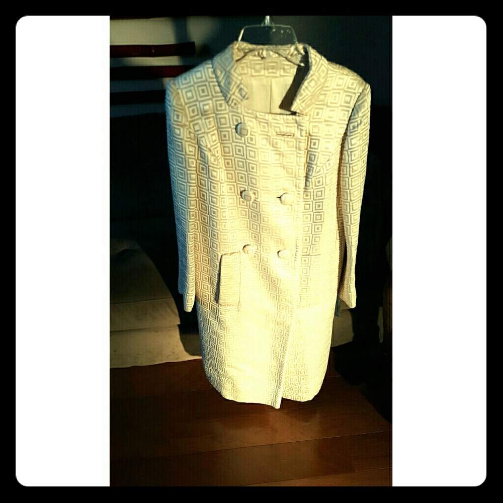 Cream/bronze well stitched button women's jacket