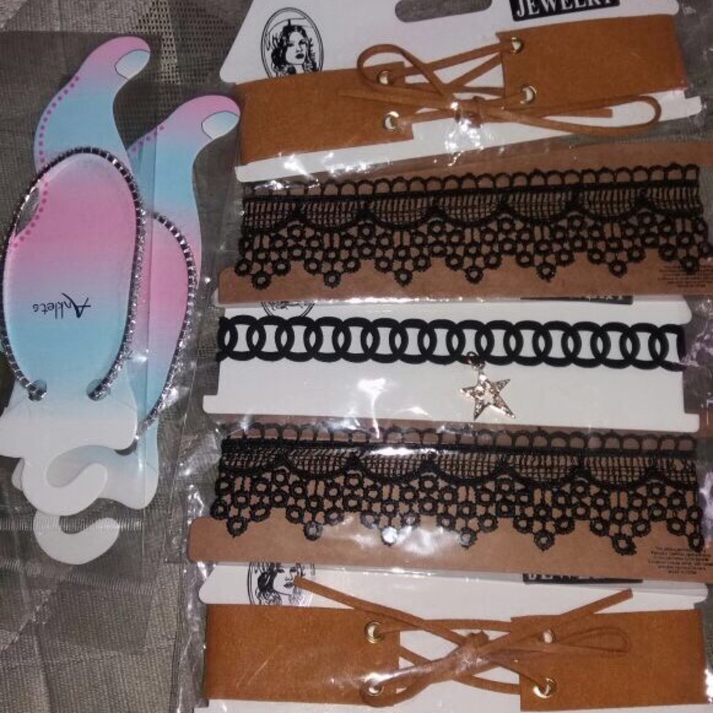 Selling chokers !