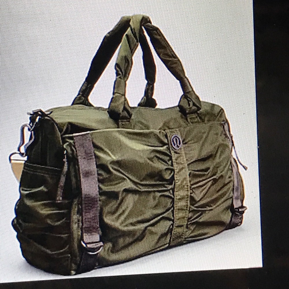 ISO! This lululemon bag!!