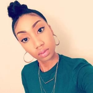 Meet your Posher, Simone