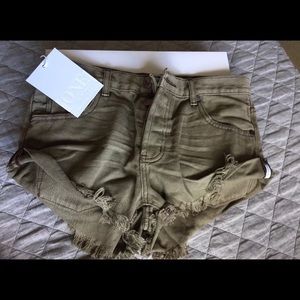 One Teaspoon Bandits shorts - Khaki - size 27 NWT