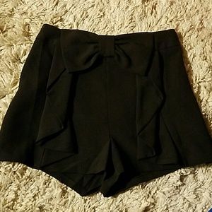 Front bow shorts