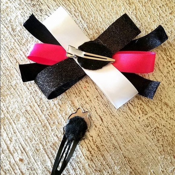 Handmade skull bow and matching clip - Picture 2 of 2