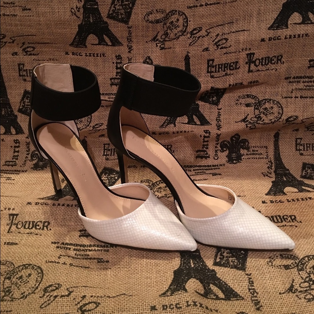 Brand new in box dress shoes 8.5  4" heel