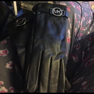 MICHAEL KORS GLOVES