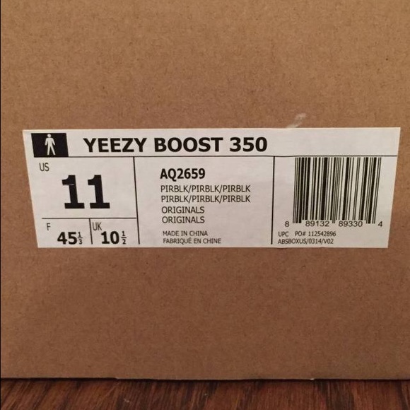 Yeezy Pirate Black Size 11 never been used! main image 4