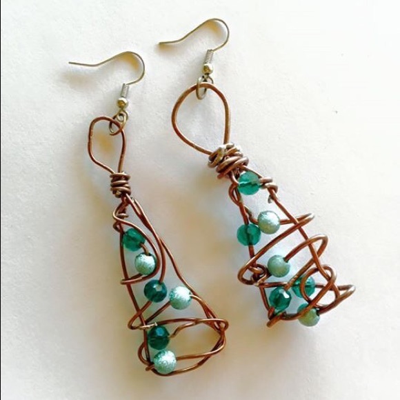 Handmade wire wrapped Swarovski earrings - Picture 1 of 1