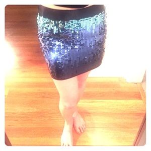 Express sequin skirt