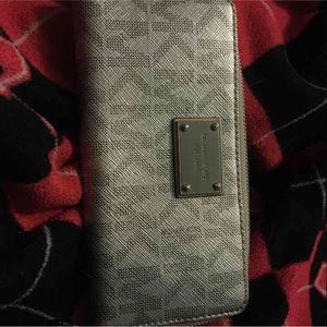Michael kors wallet