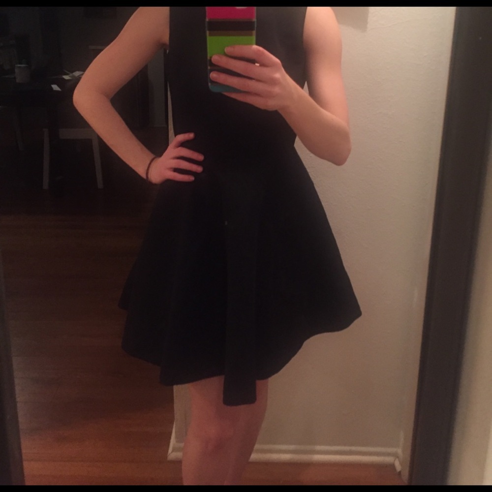Classic lines LBD Isaac Mizrahi for Target 🎯💋 - Picture 3 of 8