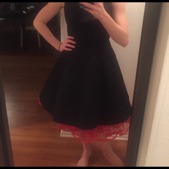 Classic lines LBD Isaac Mizrahi for Target 🎯💋 - Picture 4 of 8