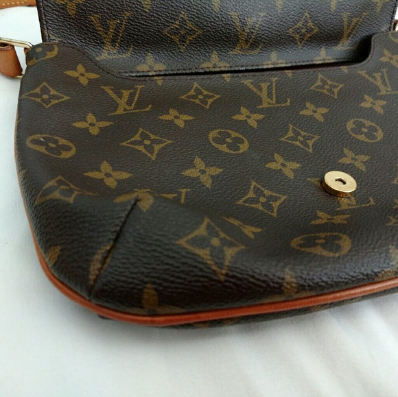 Louis Vuitton - Picture 4 of 5