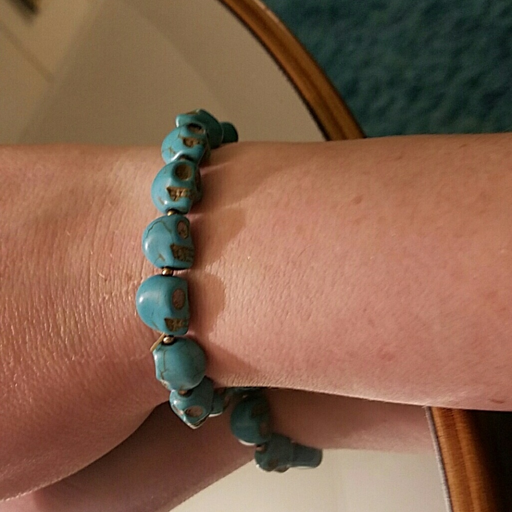 Turquoise stone skull stretchy bracelet