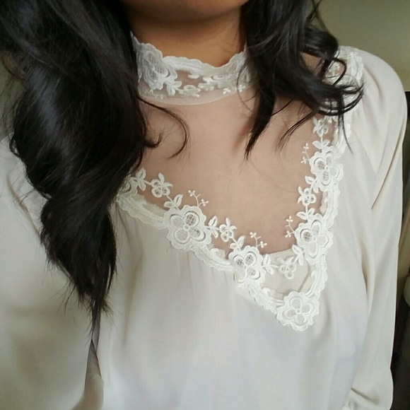 ROMANTIC CREAM MESH FLORAL TOP - Picture 3 of 5
