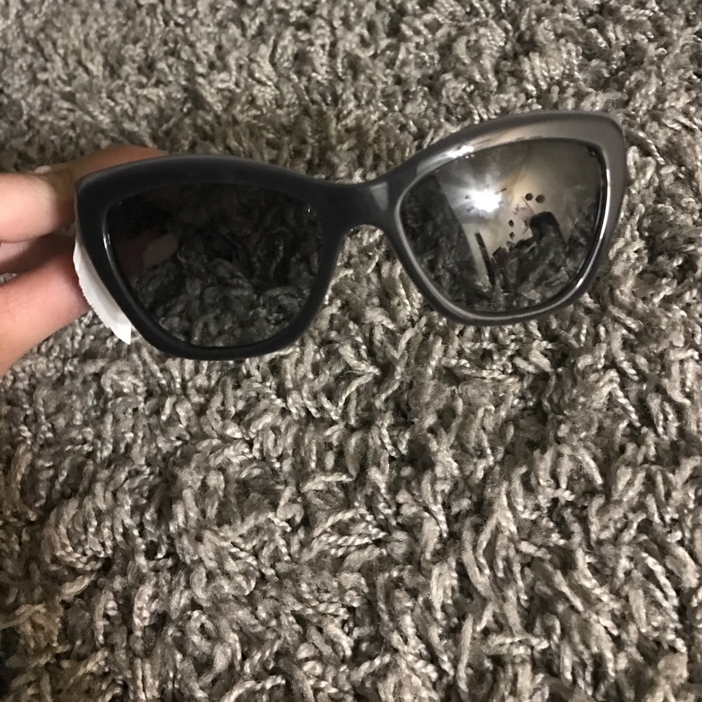 PRADA sunglasses - Picture 2 of 4