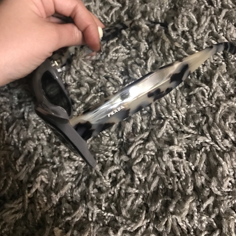 PRADA sunglasses - Picture 3 of 4