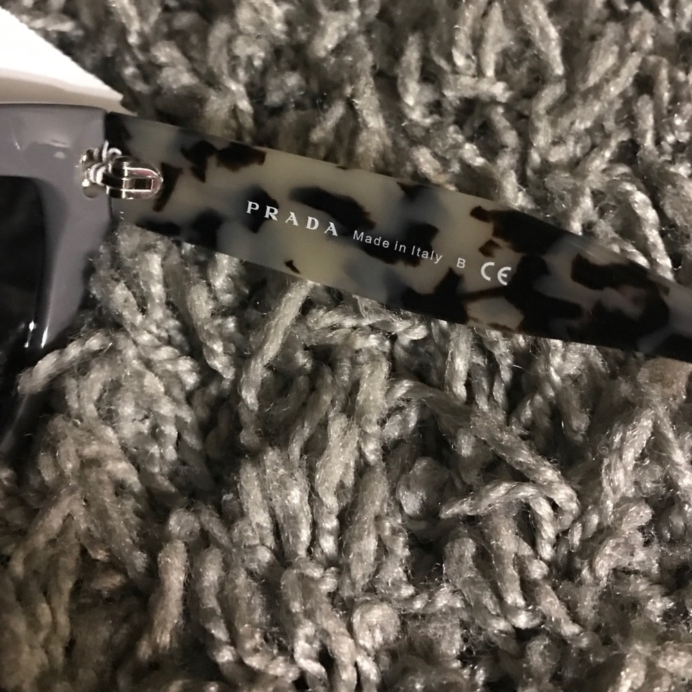 PRADA sunglasses - Picture 4 of 4