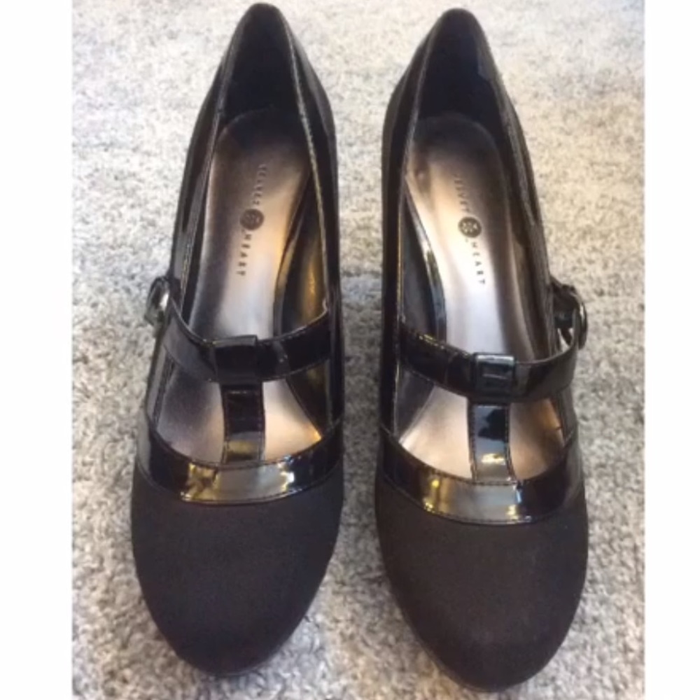 Beautiful Velvet Heart black heels, size 9M, EUC